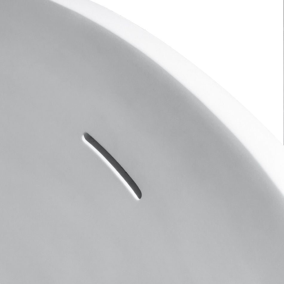 Freestanding Oval Soaking Bathtub in Matte White with Drain