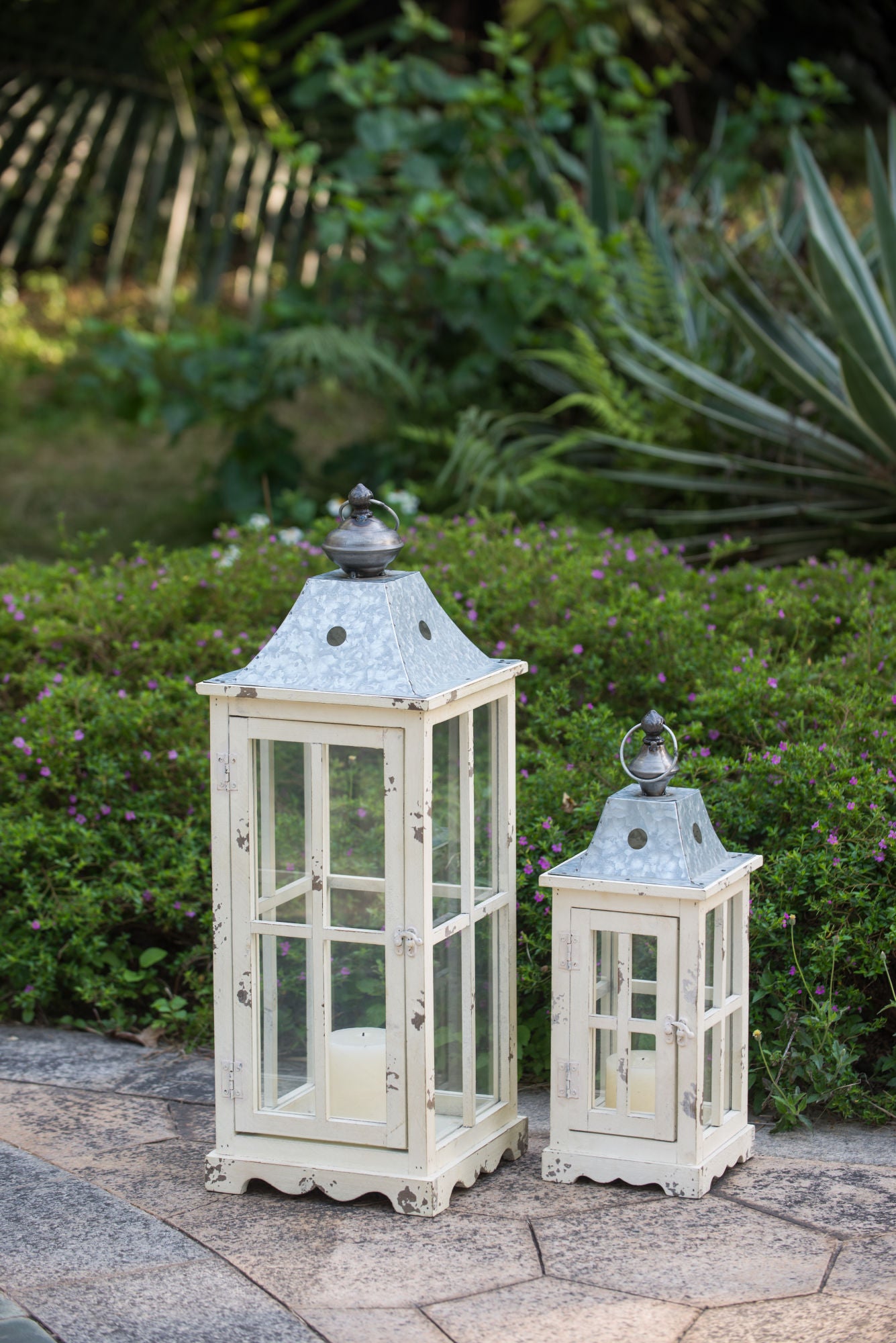 Hurricane Lantern Holder