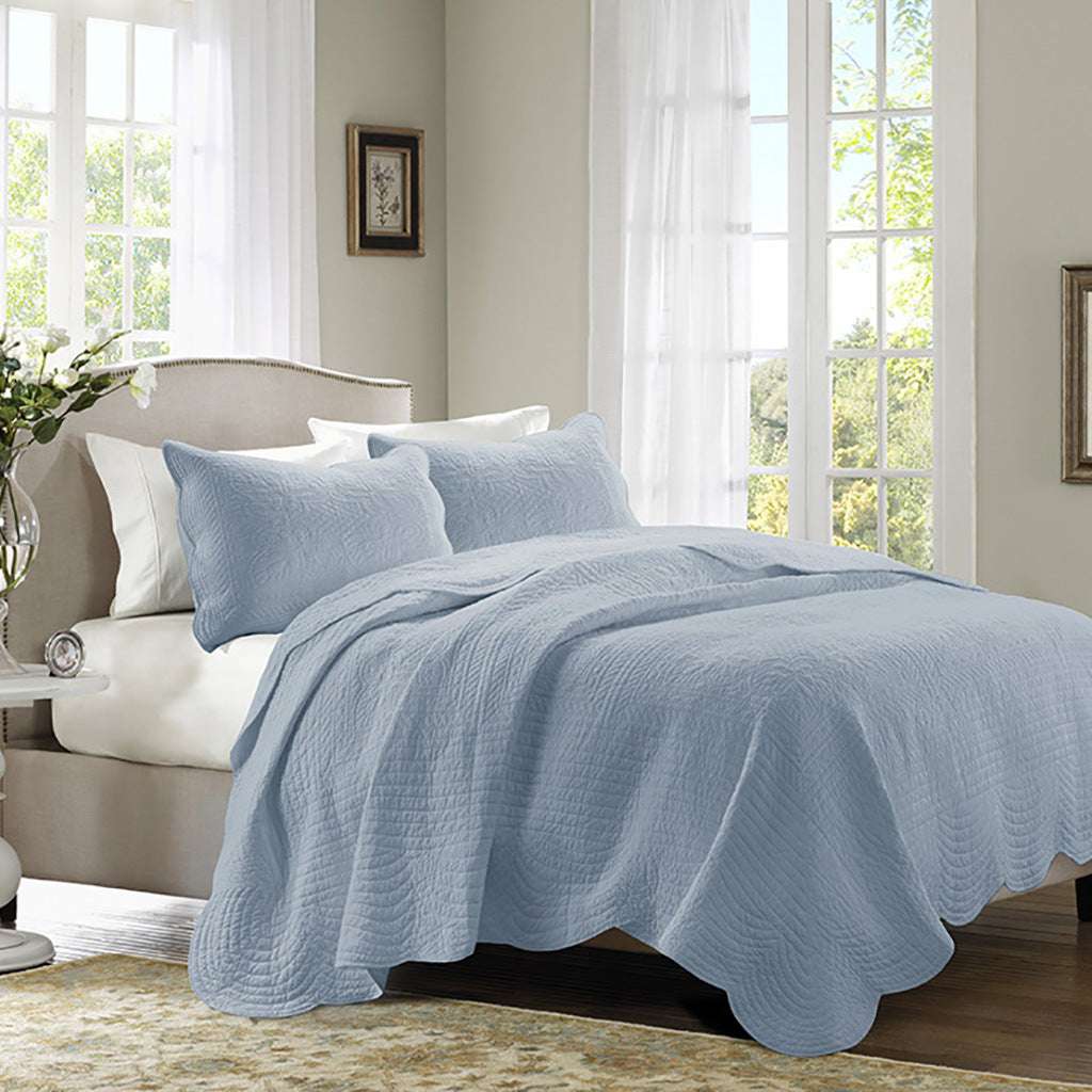 3 Piece Reversible Scalloped Edge Quilt Set