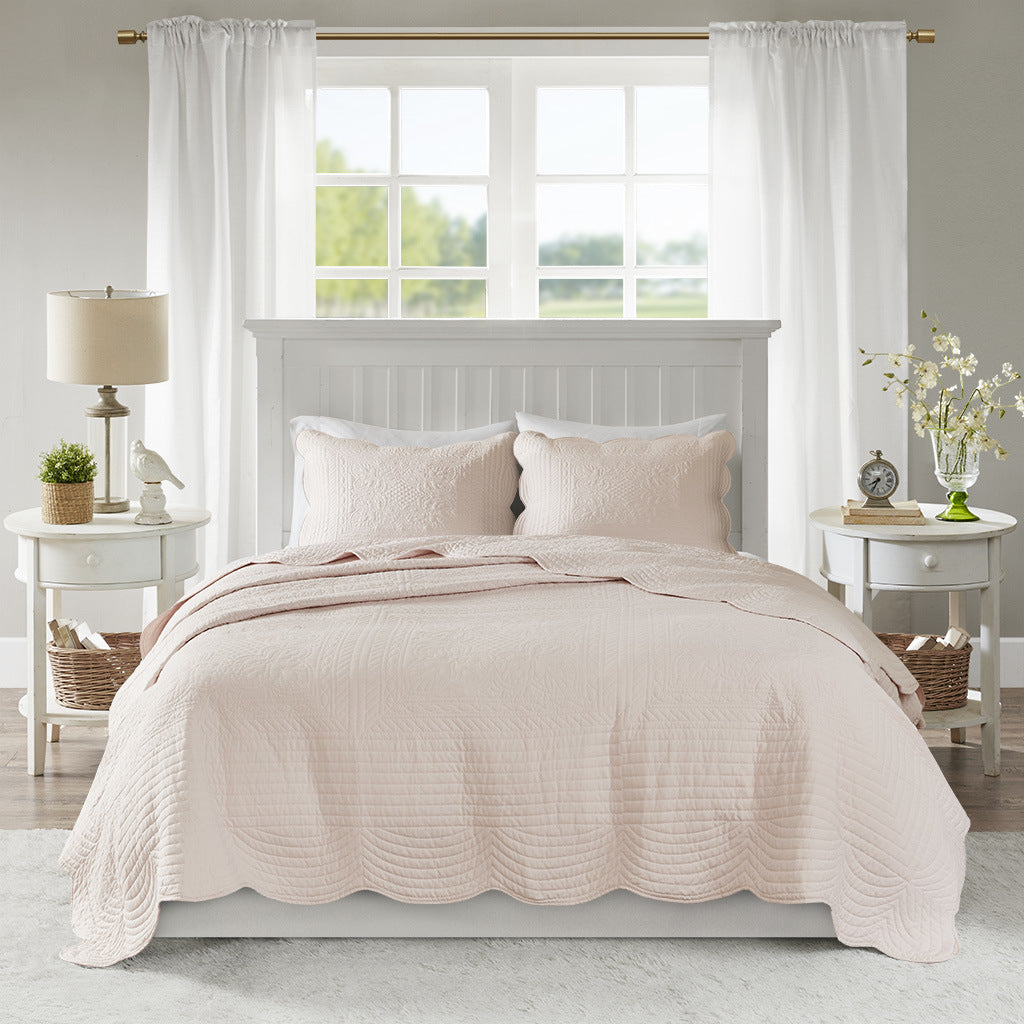 3 Piece Reversible Scalloped Edge Quilt Set