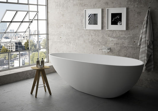 Freestanding Oval Soaking Bathtub in Matte White with Drain